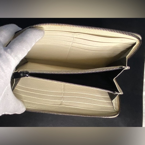 Saint Laurent Beige and Black wallet with gunmetal wristlet chain. - Picture 7 of 12